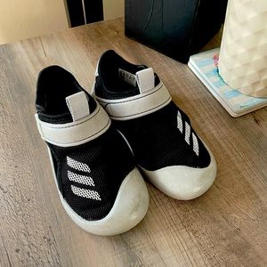 Adidas toddler shoes, size 9k( 27)